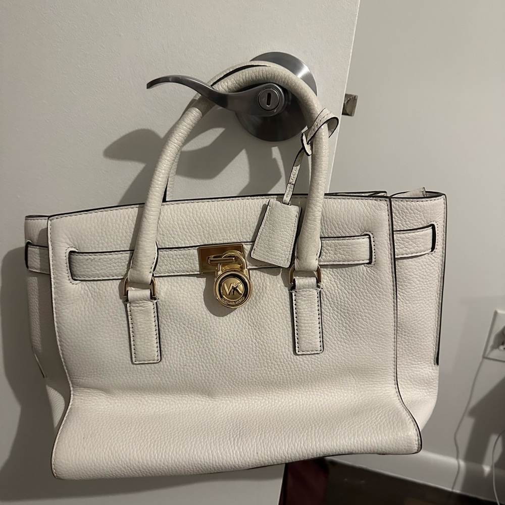 Barely worn, great condition Michael Kors bag